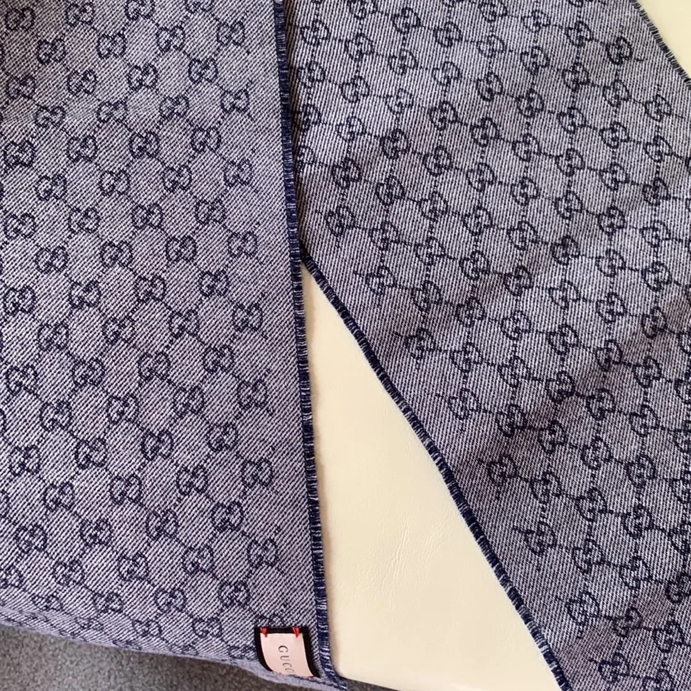 🪻 New Authentic Gucci Reversible Floral Wool Scarf